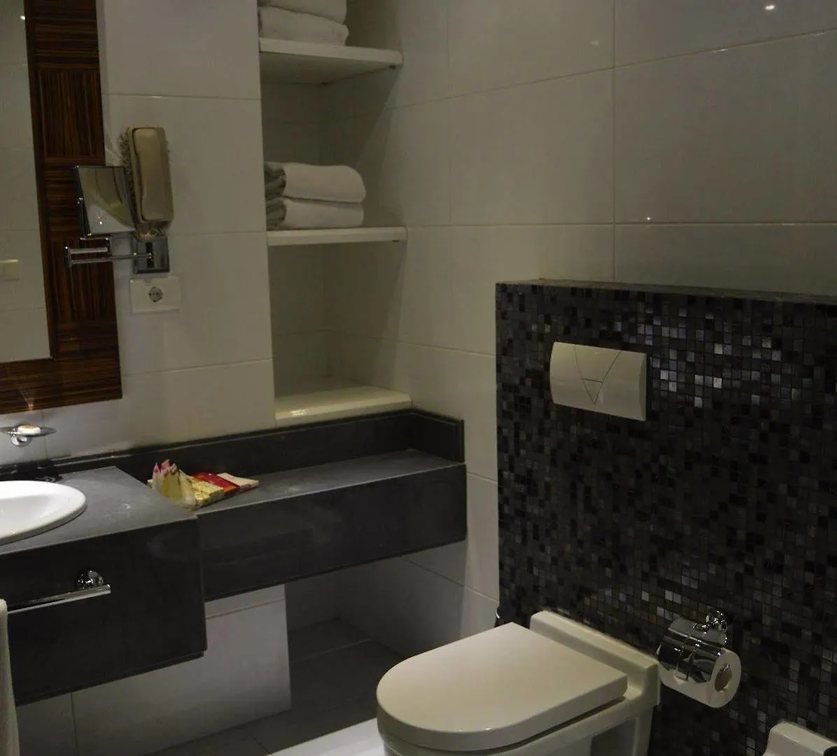 Markazia Suites Beirut 5*,
